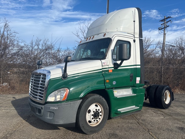 2015 Freightliner Cascadia 125 4x2 S/A Day Cab Truck Tractor