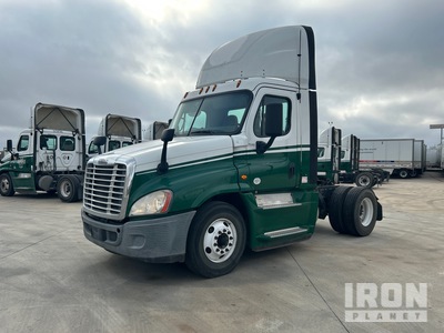 2015 Freightliner Cascadia 125 4x2 T/A Day Cab Truck Tractor