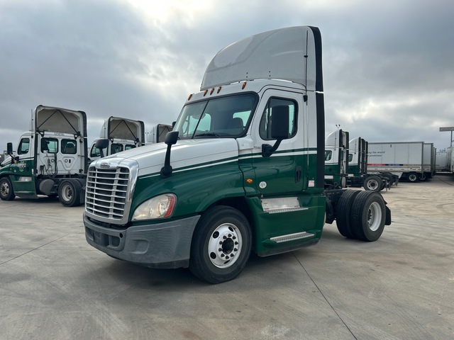 2015 Freightliner Cascadia 125 4x2 T/A Day Cab Truck Tractor