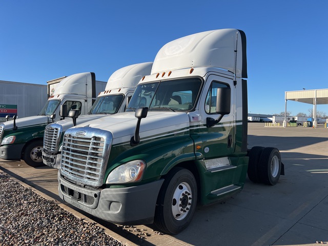 2018 Freightliner Cascadia 4x2 S/A Day Cab Truck Tractor