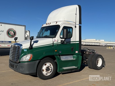 2017 Freightliner CA125DC 4x2 S/A Day Cab Truck Tractor