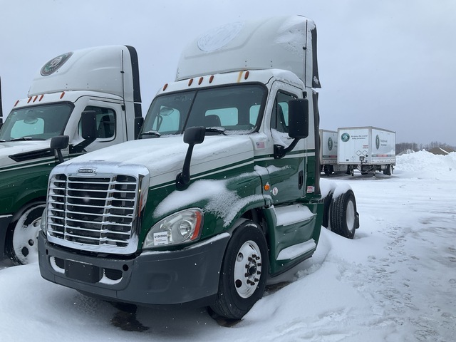 2016 Freightliner Cascadia 125 4x2 S/A Day Cab Truck Tractor (Inoperable)