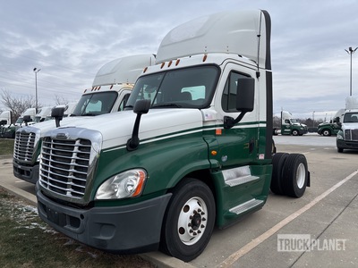 2015 Freightliner Cascadia 125 4x2 S/A Day Cab Truck Tractor