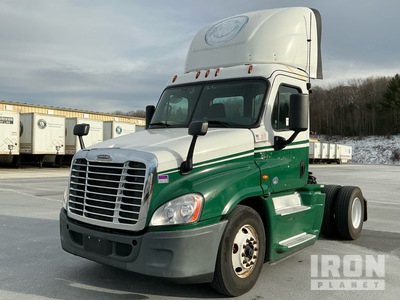 2017 Freightliner CA125 4x2 S/A Day Cab Truck Tractor