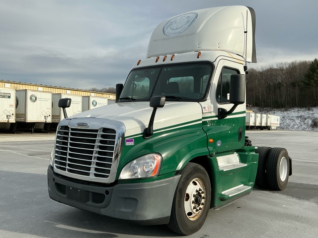 2017 Freightliner Cascadia 125 4x2 S/A Day Cab Truck Tractor