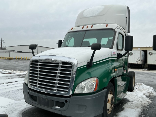 2017 Freightliner Cascadia 125 4x2 S/A Day Cab Truck Tractor (Inoperable)