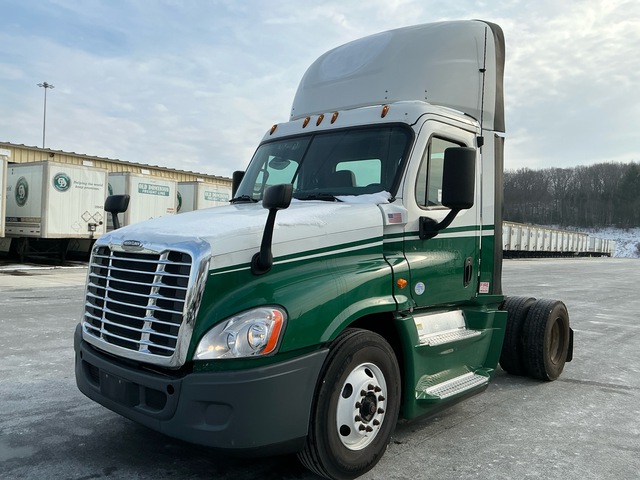 2017 Freightliner Cascadia 125 4x2 S/A Day Cab Truck Tractor