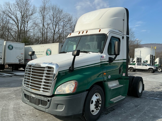 2016 Freightliner Cascadia 125 4x2 S/A Day Cab Truck Tractor