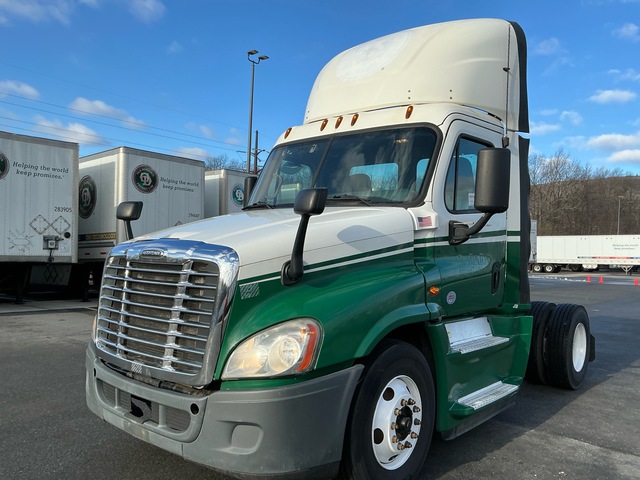 2016 Freightliner Cascadia 125 4x2 S/A Day Cab Truck Tractor