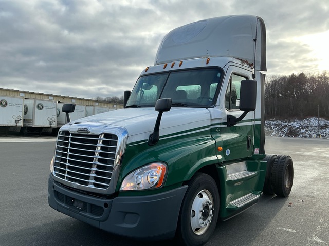 2016 Freightliner Cascadia 125 4x2 S/A Day Cab Truck Tractor