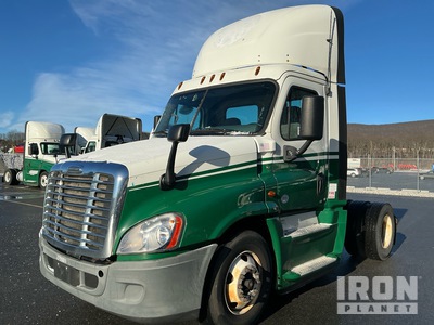 2015 Freightliner Cascadia 125 S/A Day Cab Truck Tractor
