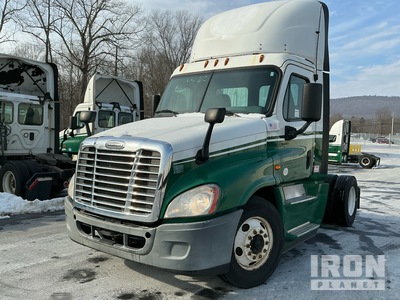 2015 Freightliner Cascadia 125 4x2 S/A Day Cab Truck Tractor