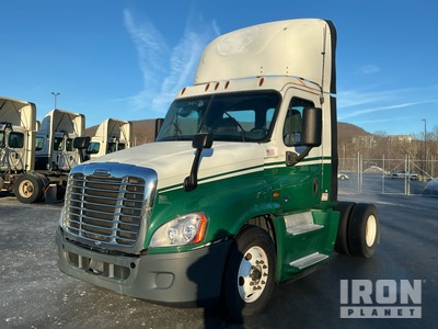 2015 Freightliner Cascadia 125 4x2 S/A Day Cab Truck Tractor