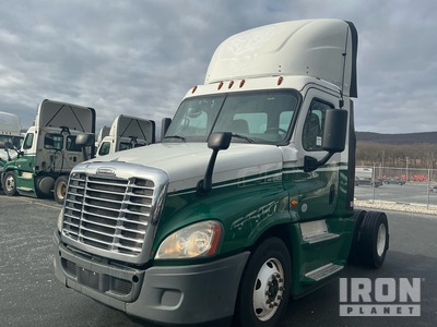 2015 Freightliner Cascadia 125 4x2 S/A Day Cab Truck Tractor