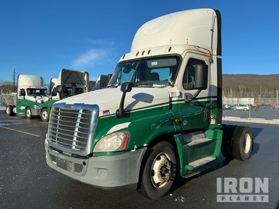 2015 Freightliner Cascadia 125 S/A Day Cab Truck Tractor