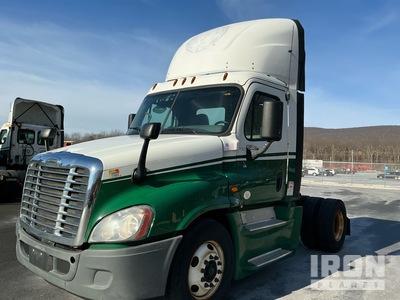 2015 Freightliner Cascadia 125 4x2 S/A Day Cab Truck Tractor