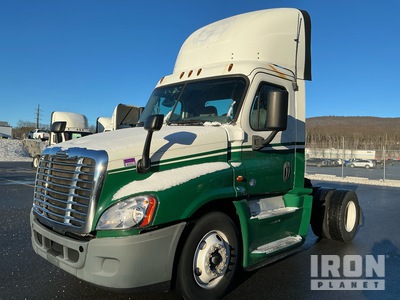 2015 Freightliner Cascadia 125 Ciągnik siodłowy z kabiną dzienną S/A