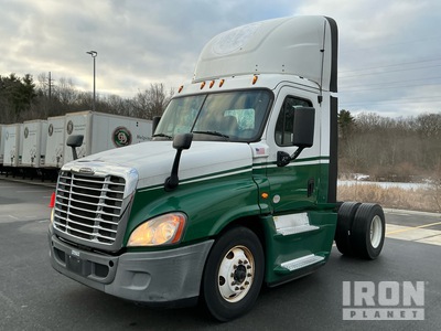 2015 Freightliner Cascadia 125 4x2 S/A Day Cab Truck Tractor