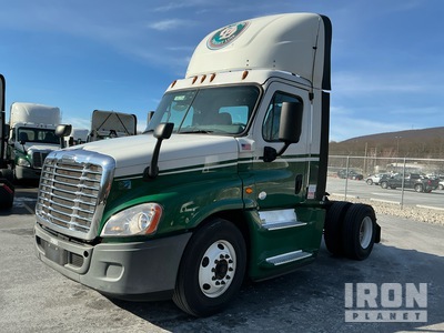2015 Freightliner CA125 4x2 S/A Day Cab Truck Tractor