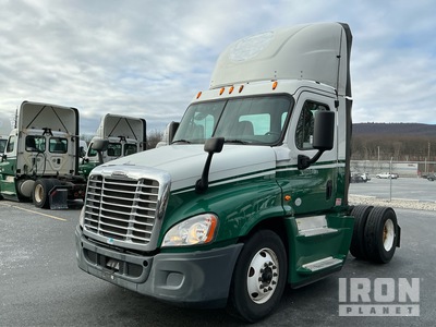 2015 Freightliner Cascadia 125 Ciągnik siodłowy z kabiną dzienną S/A
