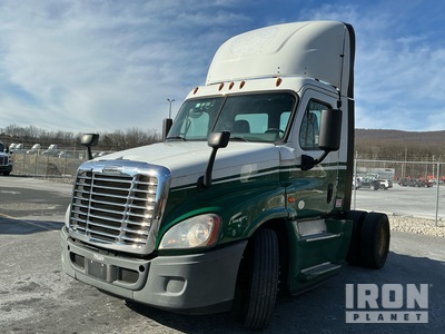2015 Freightliner CA125 4x2 S/A Day Cab Truck Tractor