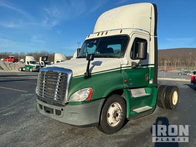 2015 Freightliner Cascadia 125 4x2 S/A Day Cab Truck Tractor