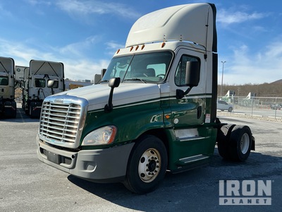 2015 Freightliner CA125 4x2 S/A Day Cab Truck Tractor