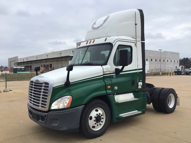 2017 Freightliner Cascadia 125 4x2 S/A Day Cab Truck Tractor