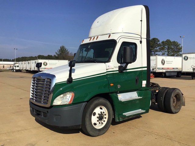 2016 Freightliner Cascadia 125 4x2 S/A Day Cab Truck Tractor