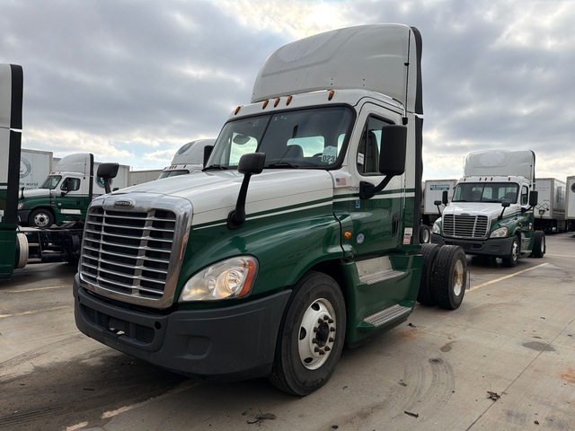 2017 Freightliner CA125 4x2 S/A Day Cab Truck Tractor