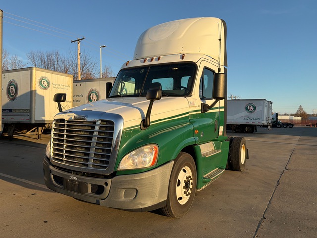 2017 Freightliner CA125 4x2 S/A Day Cab Truck Tractor