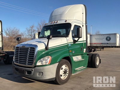 2017 Freightliner CA125 4x2 S/A Day Cab Truck Tractor