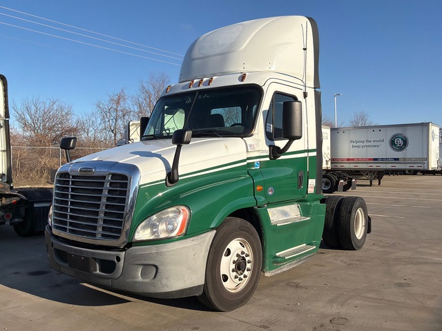 2017 Freightliner CA125 4x2 S/A Day Cab Truck Tractor