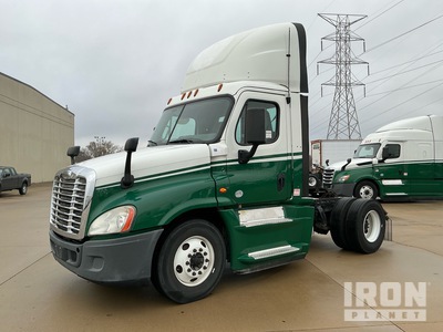 2017 Freightliner Cascadia 125 4x2 T/A Day Cab Truck Tractor