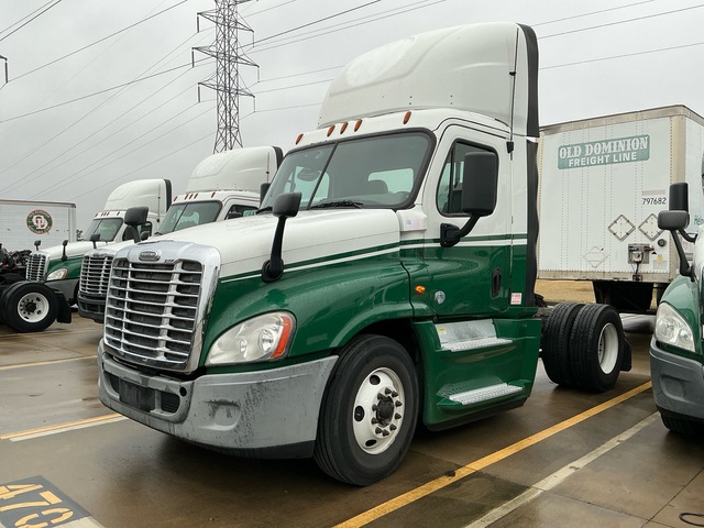 2016 Freightliner CA125 4x2 S/A Day Cab Truck Tractor (Inoperable)