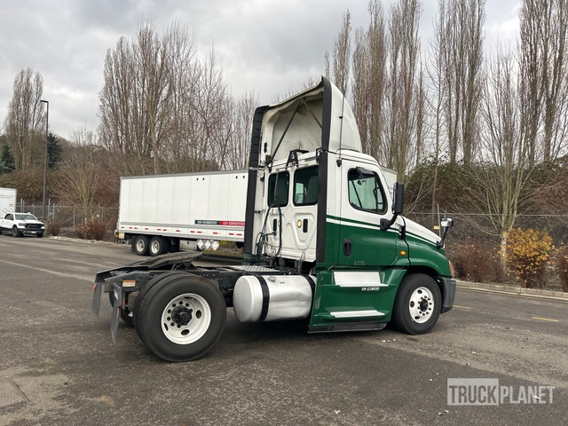 CAMIóN 2016 FREIGHTLINER