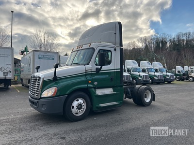 2016 Freightliner Cascadia 125 4x2 S/A Day Cab Truck Tractor
