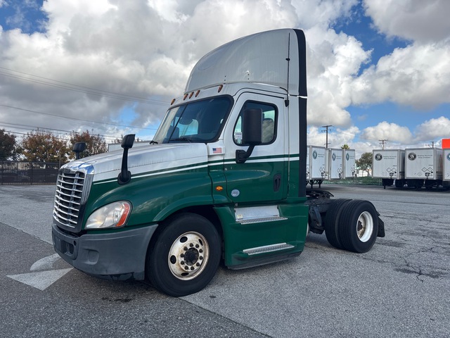 2017 Freightliner Cascadia 125 4x2 S/A Day Cab Truck Tractor