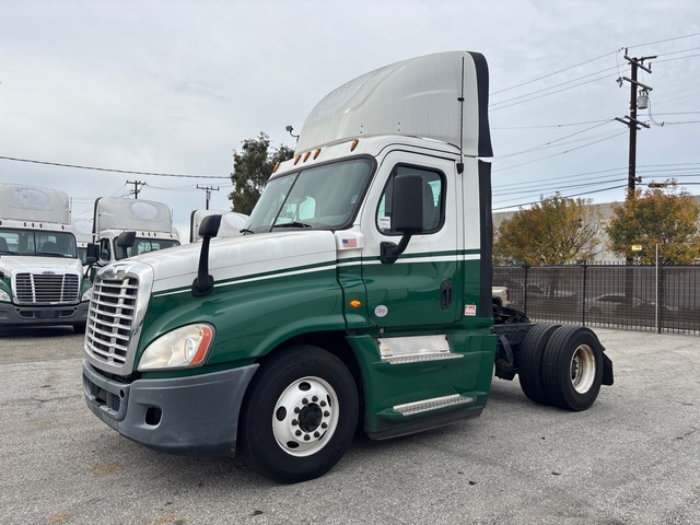 2017 Freightliner Cascadia 125 4x2 S/A Day Cab Truck Tractor