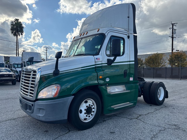 2017 Freightliner Cascadia 125 4x2 S/A Day Cab Truck Tractor