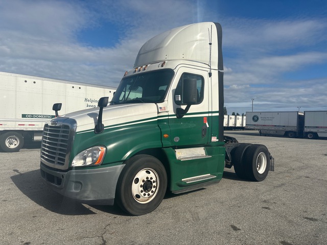 2017 Freightliner Cascadia 125 4x2 S/A Day Cab Truck Tractor