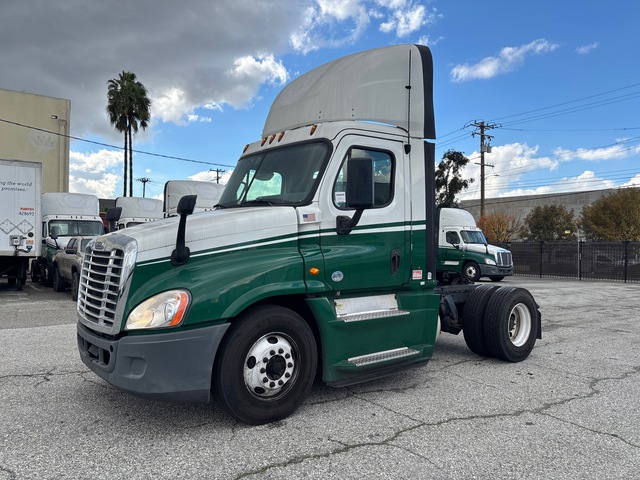 2017 Freightliner Cascadia 125 4x2 S/A Day Cab Truck Tractor