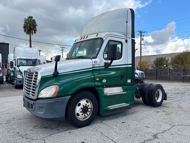 2016 Freightliner Cascadia 125 4x2 S/A Day Cab Truck Tractor