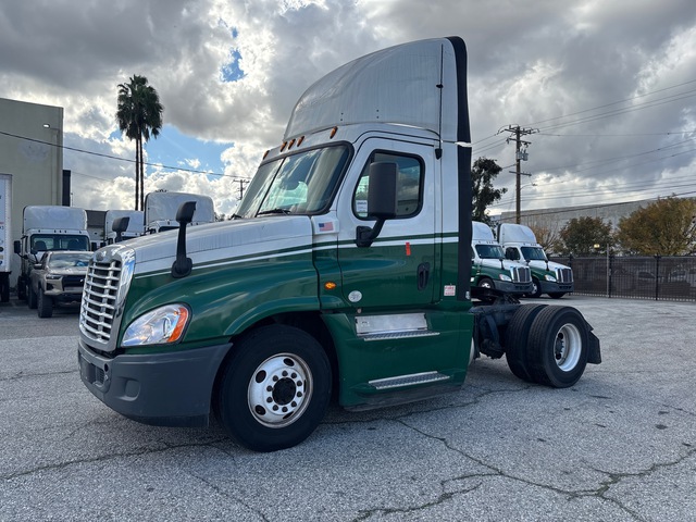 2016 Freightliner Cascadia 125 4x2 S/A Day Cab Truck Tractor