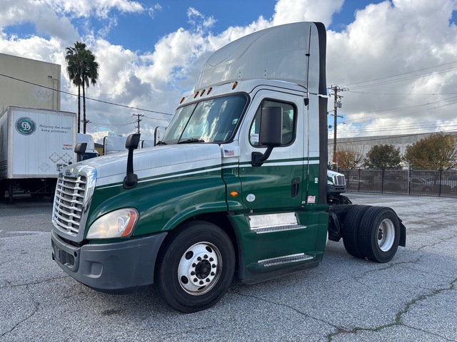 2016 Freightliner Cascadia 125 4x2 S/A Day Cab Truck Tractor