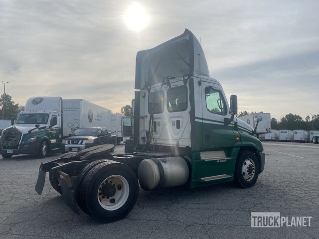 CAMIóN 2016 FREIGHTLINER