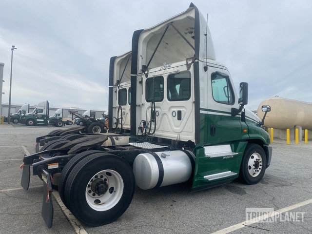 CAMIóN 2016 FREIGHTLINER