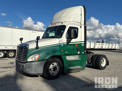 2016 Freightliner CA125 4x2 S/A Day Cab Truck Tractor