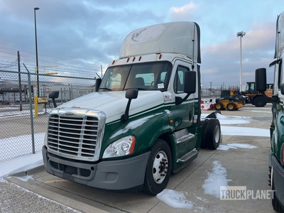 2016 Freightliner CA125 4x2 S/A Day Cab Truck Tractor
