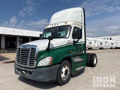 2017 Freightliner CA125 4x2 S/A Day Cab Truck Tractor